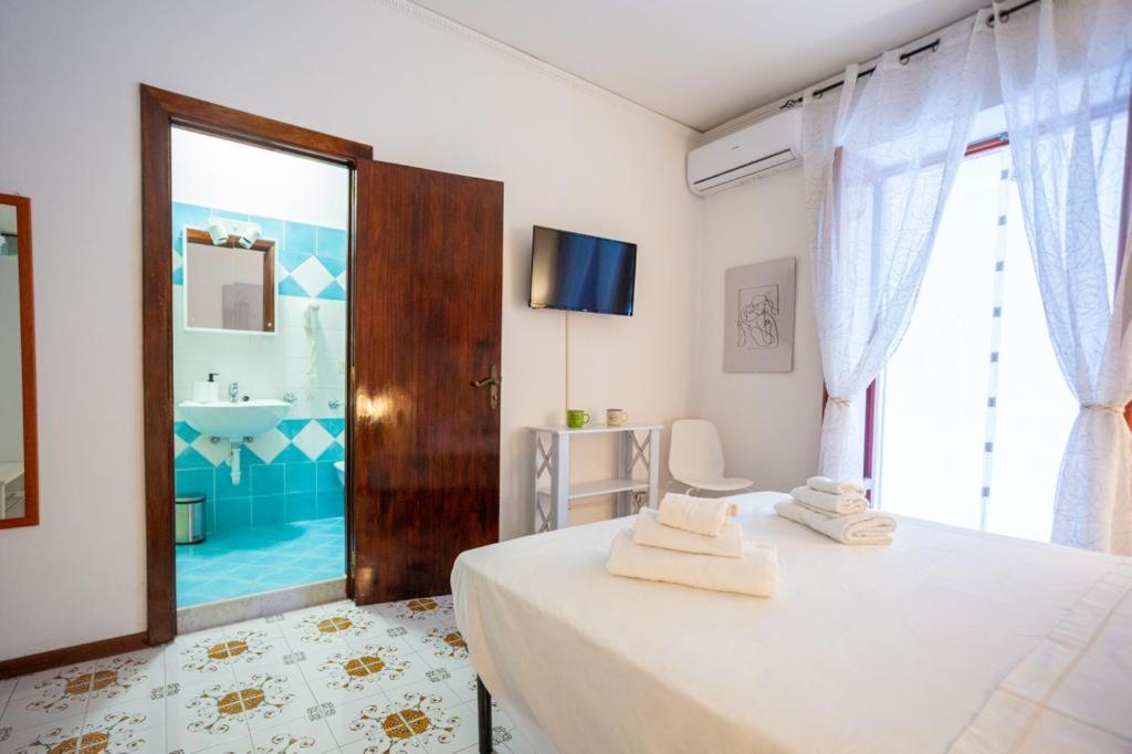 Villa Rosa Rooms อีสเกีย ภายนอก รูปภาพ