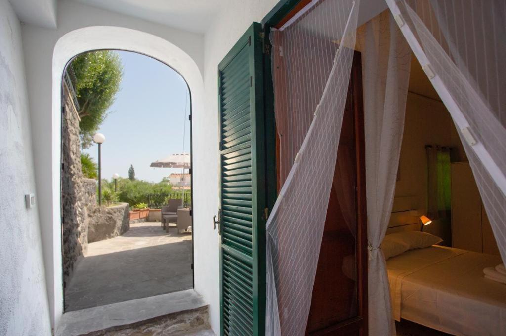 Villa Rosa Rooms อีสเกีย ภายนอก รูปภาพ